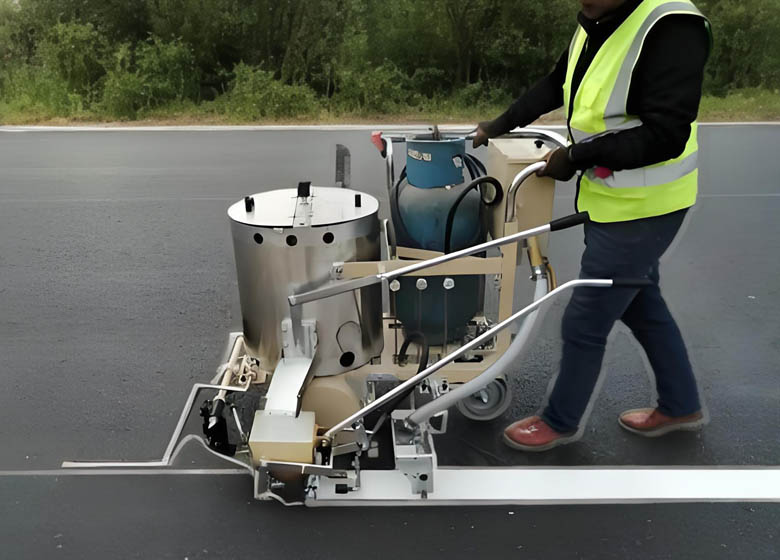 Cold paint road marking machines vs. thermoplastic road marking machines: how to make the best choice