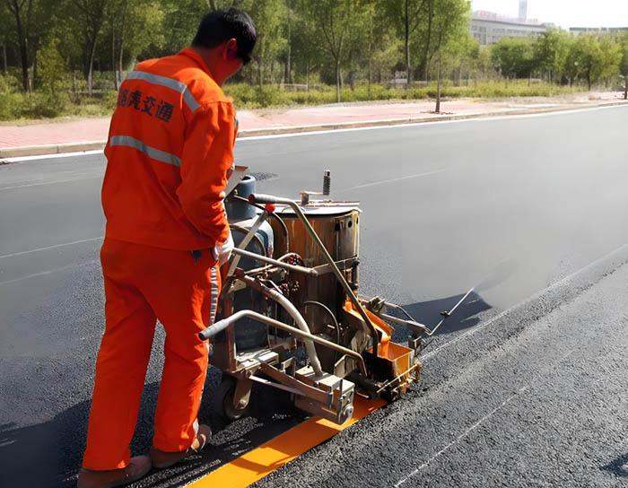 Thermoplastic road marking machine construction misunderstandings and analysis of professional skills