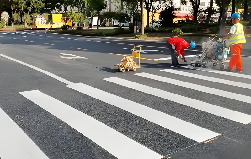 Luoyang road marking construction, road marking machine help intelligent transportation