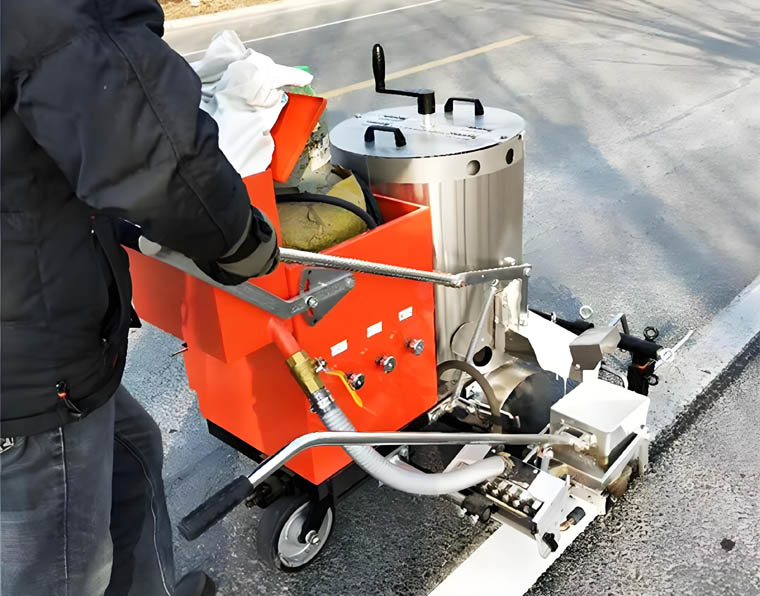 Enhance the reflective performance of road marking paint: glass bead selection and road marking machine operation points