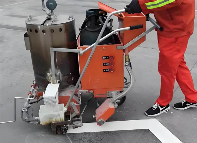 How to Choose Between a Hand Push and Ride-On Type Road Marking Machine